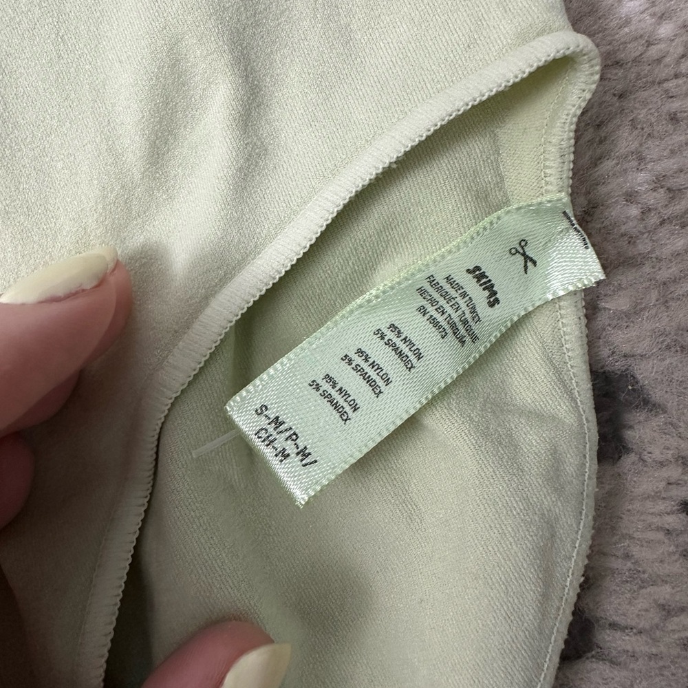 Skims Essential Scoop Neck Bodysuit Size Small in Spearmint Agave - Picture 3 of 3